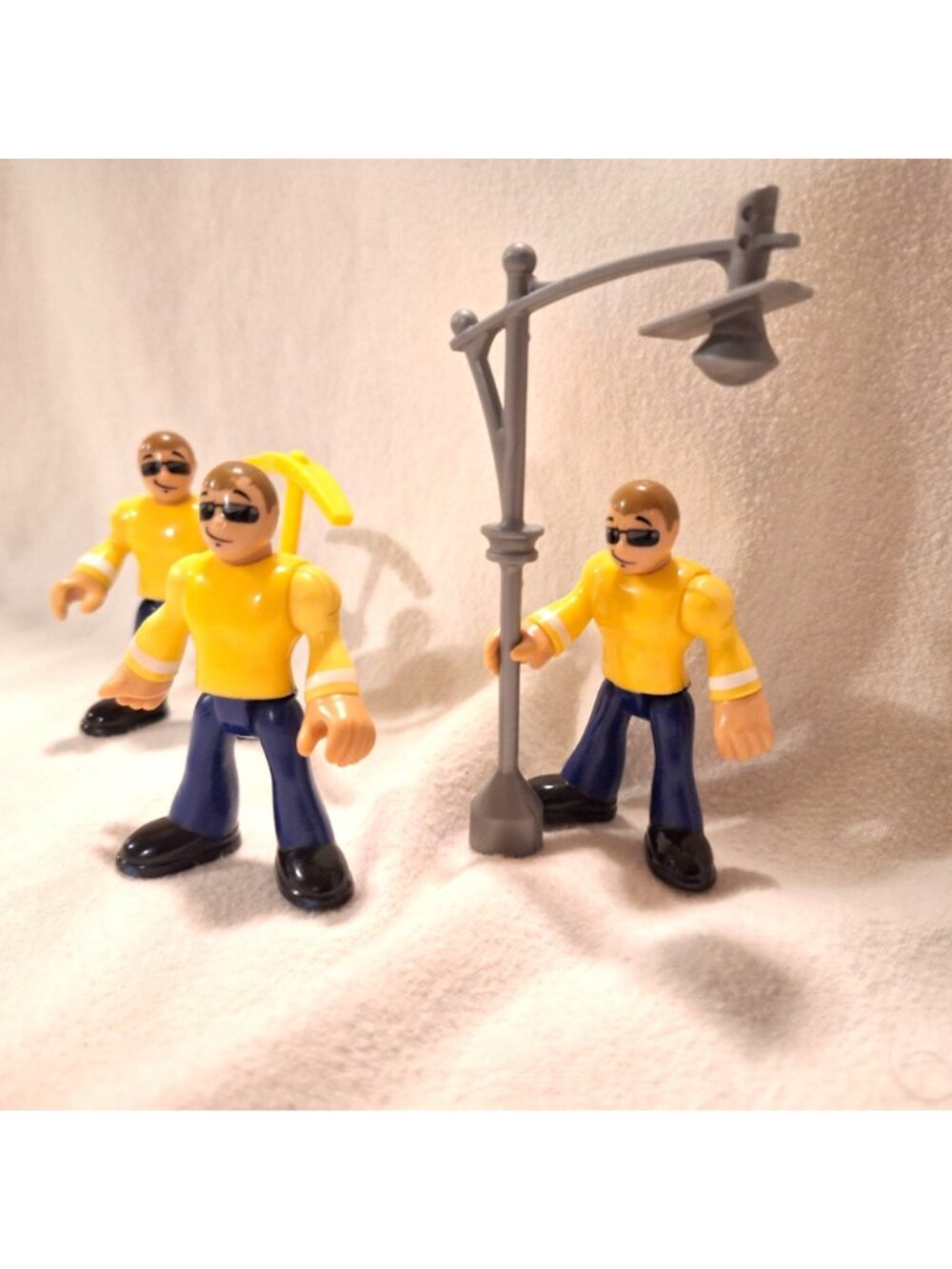 Imaginext City Rescue Construction Yellow 3 Figures Lot with Lamp Post Axe - Picture 3 of 15